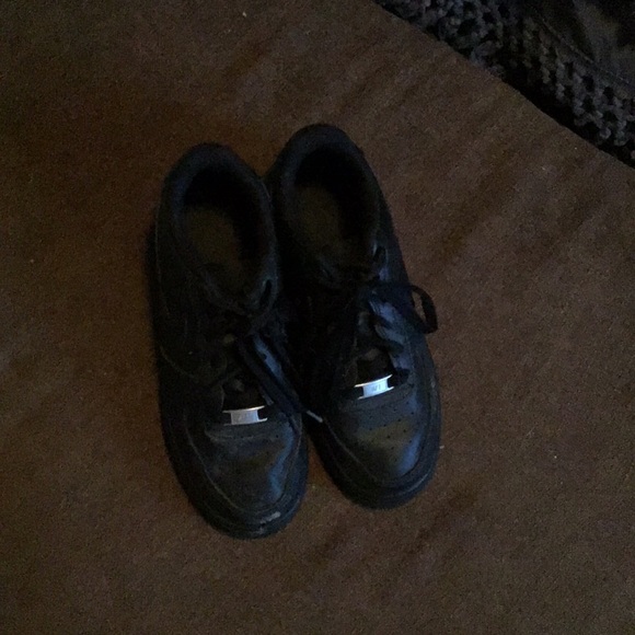 Black Nike Airforce - Picture 3 of 3